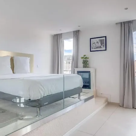 אורחן Le Semiramis L & Views L Shellter