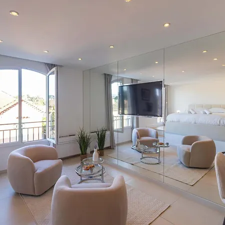 Herberg Le Semiramis L & Views L Shellter